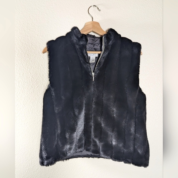 LOFT Tops - LOFT Black Faux Fur Vest